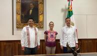 Claudia Sheinbaum (centro) se reunió con Salomón Jara, gobernador electo de Oaxaca (izq.) y Alejandro Murat (der.).