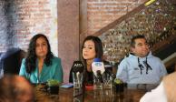 La abogada Andrea Rocha (centro) anunció demandas en caso de ser ignorados.