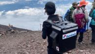 Repartidor de pizza subió los 3 mil 776 metros del Monte Fuji para realizar la entrega.