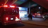 Bomberos de la Ciudad de México atienden explosión en estación de la colonia Santa María de la Rivera, en la que dos policías salieron heridos