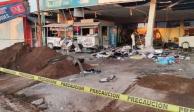 Tráiler pierde el control e impacta contra autos y negocios en Villa Ahumada, Chihuahua; hay al menos 10 personas muertas.
