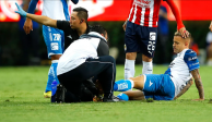 Gustavo Ferrareis momentos después de su impactante lesión en el cotejo entre Chivas y Puebla.