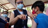 Un menor que recibe la vacuna antiCOVID en la Ciudad de México.