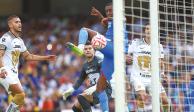 Carneiro marca el segundo gol del encuentro, con el que Cruz Azul finiquitó el duelo y amarró su pase a la siguiente ronda.