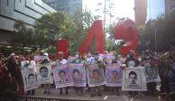 Marcha en la Ciudad de México por el octavo aniversario de la desaparición de los 43 normalistas de Ayotzinapa.