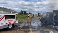 Normalistas incendian camiones en Michoacán; exigen plazas automáticas.
