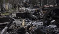 Soldados caminan entre tanques destruidos, en Kiev, Ucrania.<br>*Esta columna expresa el punto de vista de su autor, no necesariamente de La Razón.<br>