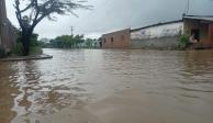 Varias calles de Escuinapa quedaron inundadas tras el paso del meteoro, ayer.