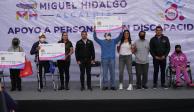 Alcaldía Miguel Hidalgo entregó este sábado apoyos económicos a personas con alguna discapacidad permanente.