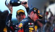 Checo Pérez y Max Verstappen celebran su podio en el Gran Premio de Japón de F1.