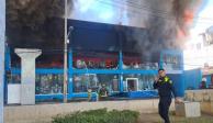 Se registra incendio en local comercial de la alcaldía Álvaro Obregón.