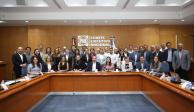 El presidente nacional del PAN, Marko Cortés (centro), tras reunirse con los dirigentes estatales del partido, ayer.