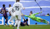 El árbitro le anuló un gol a Karim Benzema en el segundo tiempo del Real Madrid vs Barcelona por fuera de lugar.