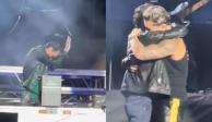 Marc Anthony se le arrodilla a Maluma y se besan en concierto (VIDEO)