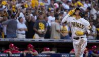 Manny Machado celebra luego de conectar un jonron, ayer, en el partido frente a Filadelfia.