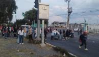 Manifestantes bloquean la carretera México-Pachuca.