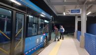 A las 6:30 de la mañana de este sábado, el primer usuario del Trolebús Elevado de Iztapalapa abordó en la estación Acahualtepec