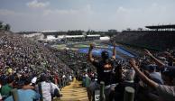Aficionados en el Autódromo Hermanos Rodríguez, durante la clasificación de un Gran Premio de México de F1.