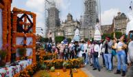 Capitalinos disfrutan Ofrenda Monumental en el Zócalo de la CDMX (FOTOS).