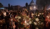 A las 19:00 horas sonaron las campanas del Templo de San Andrés para llamar a misa de noche. A esa hora, las velas ya habían sido encendidas.