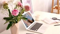 Colocar flores en tu hogar o espacio de trabajo aporta mucha luz y color.