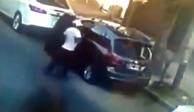 Un sujeto le disparó a un joven que intentó robarle su coche.
