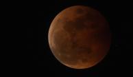 El eclipse lunar visto desde Manila, Filipinas.