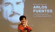 Margo Glantz recibe el Premio Carlos Fuentes en Bellas Artes.