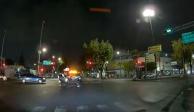 Patrulla se pasa alto y provoca choque con motociclista; se da a la fuga (VIDEO).
