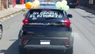 El divorciado, en su automóvil decorado, acudió a la Basílica de Nuestra Señora de los Ángeles.