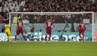 Enner Valencia anota el penalti de Ecuador ante Qatar en el primer partido de la Copa del Mundo Qatar 2022.