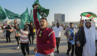Hinchas de Arabia Saudita celebran el triunfo ante Argentina