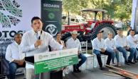Entrega Ricardo Gallardo tractores y apoyos a más de 300 productores de San Luis Potosí.