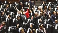 Diputados de Morena votan a favor de la reforma el pasado 15 de diciembre.