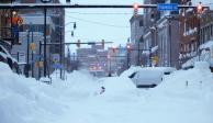 Vehículos siguen varados en Nueva York, mientras avanzan las labores para despejar las vías.