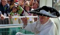 El papa emérito Benedicto XVI, camino de la misa multitudinaria en Silao, Guanajuato