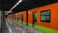 “Aprovecho para hacer un llamado a la ciudadanía a no arrojar ningún objeto a las vías, ya que se ve afectado el servicio”, destacó el director del Metro, Guillermo Calderón.