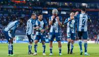 Jugadores de Pachuca celebran uno de sus goles ante Puebla en la J1 del Clausura 2023.