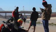 Decenas de migrantes seguían en espera de cruzar a los Estados Unidos por la frontera de Ciudad Juárez en diciembre de 2022,