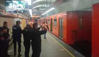 Convoy de Línea 7 del Metro se separo al llegar a la estación Polanco por lo que se desalojaron a usuarios después de reportar un estallido en la estación.