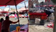 Enfrentamiento entre comerciantes desata balacera en Cuautitlán Izcalli.