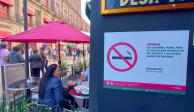 Restaurantes del Centro Histórico de la CDMX informan a sus clientes de las nuevas prohibiciones para fumar al aire libre.