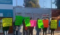 Padres de familia del Kínder Miguel Domínguez, en Valle de Chalco, protestan por abuso sexual contra 8 menores por parte de la profesora de Arte, Danza y Música