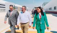 Jorge Nuño, titular de la SICT (centro), encabezó un recorrido por instalaciones de la zona de carga del AIFA, ayer.