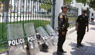 Policías refuerzan la seguridad en las inmediaciones del Congreso, ayer.