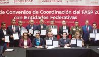 El titular de gobernación, Adán Augusto López (sentado al centro), durante el encuentro con gobernadores, ayer.