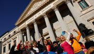 Activistas celebran  la aprobación  de la ley frente al Parlamento en Madrid, ayer.