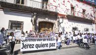 Vestidos de blanco y con globos del mismo color, habitantes de Jerez exigieron ayer que se generen las condiciones para que puedan vivir en paz, tras varias jornadas violentas.