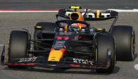 El piloto mexicano de Red Bull Checo Pérez termina con el mejor tiempo en el último día de pruebas en el Bahrain International Circuit en Sakhir, Bahrein el sábado 25 de febrero del 2023.