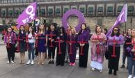 Mujeres panistas realizaron este martes una protesta en el Zócalo.